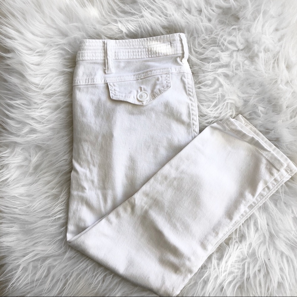 Bebe White  Crop Capri Pants